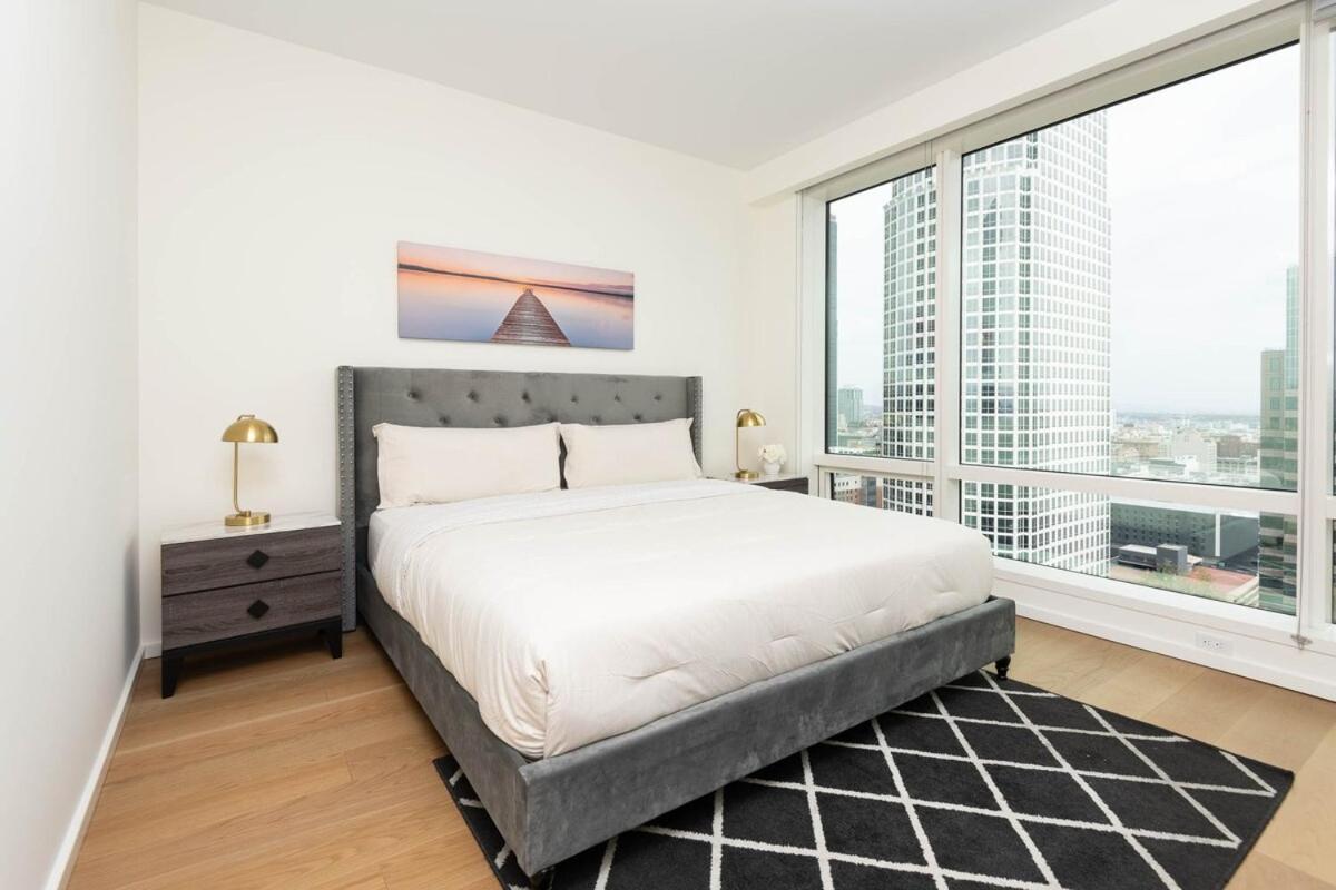 Snug 3BR HighRise with Pool, Spa & Rooftop Views - 2