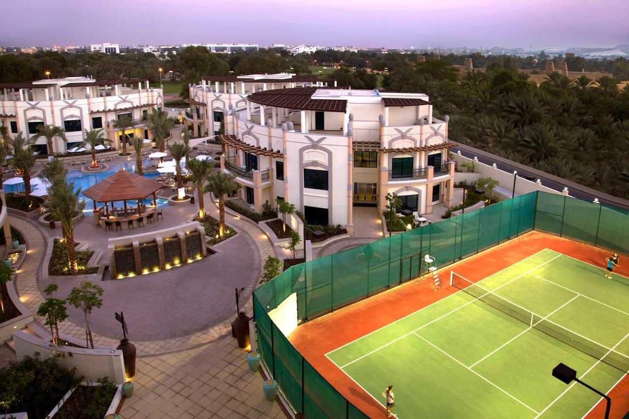 Tennis court: Al Ain Rotana