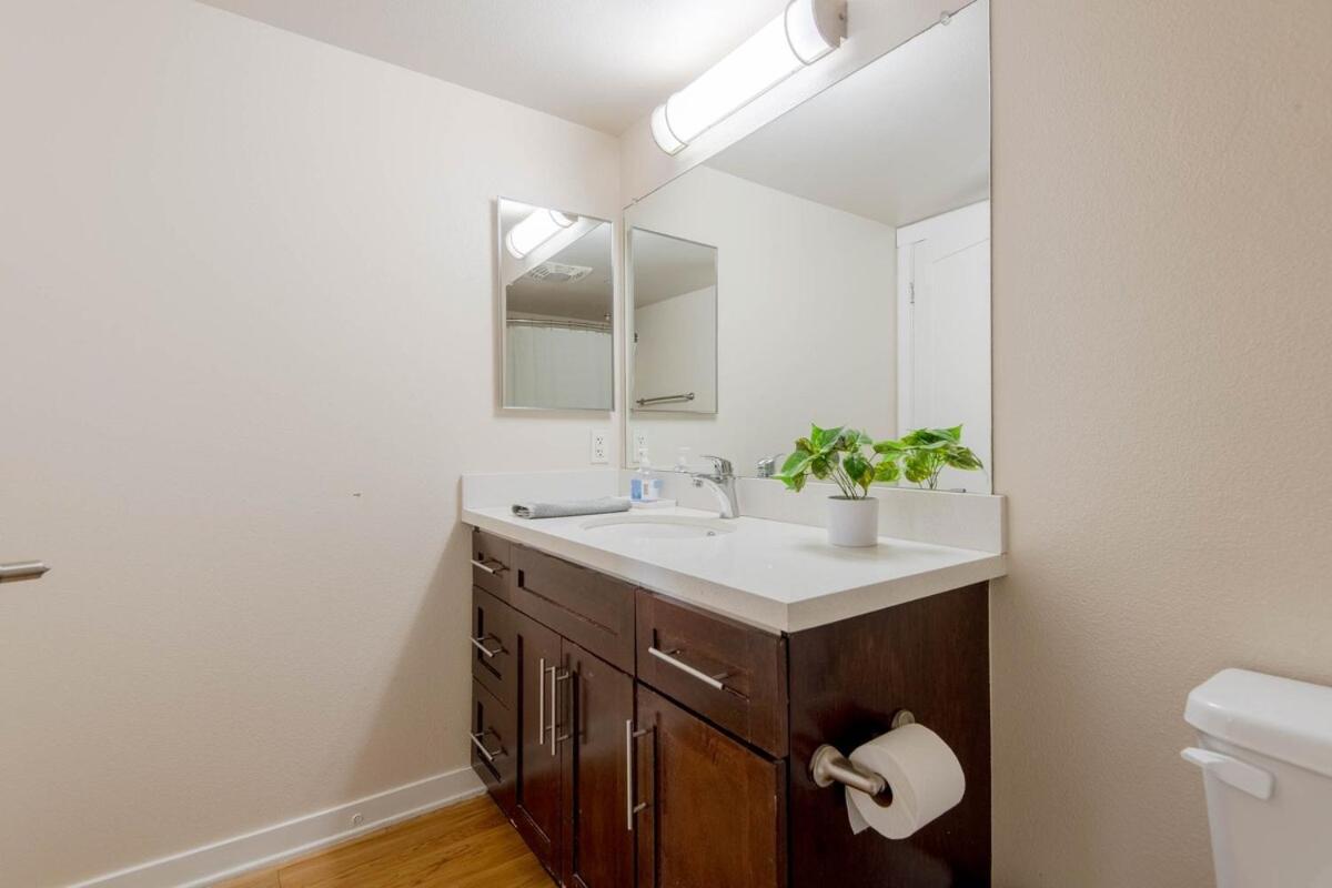 Cozy 2BR Apt in Downtown LA with Pool & Hot Tub - 3