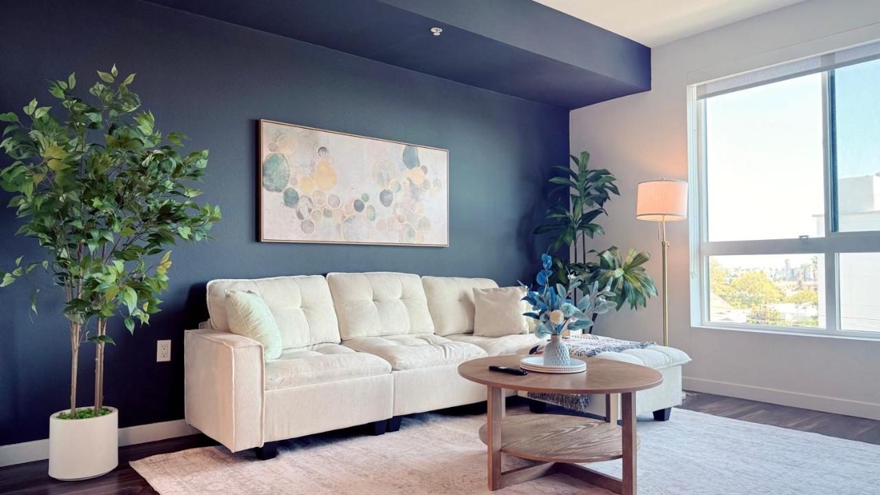 Hollywood Modern One-Bedroom - Walk to Walk of Fame Free Parking Pool & Gym - 2