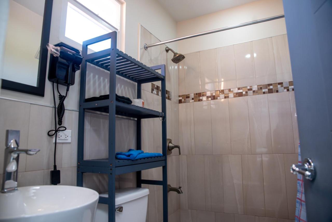 Top Bay Apartments - All 5 Units - 5