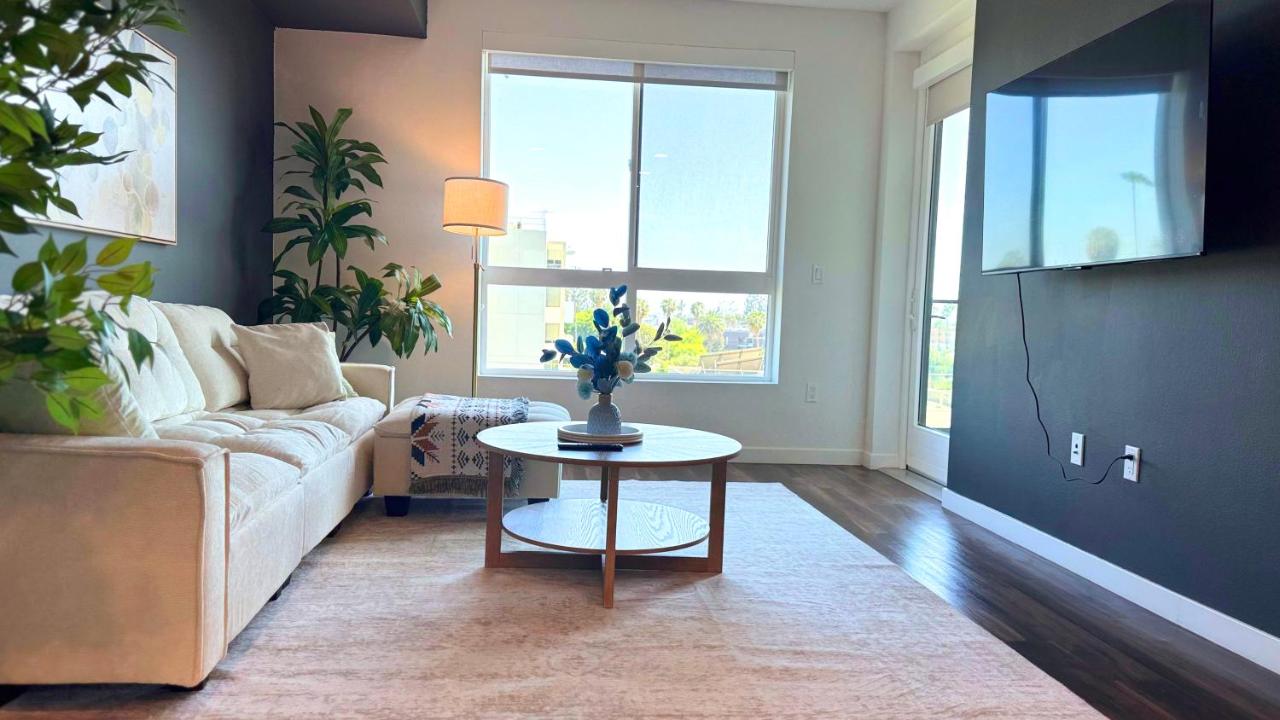 Hollywood Modern One-Bedroom - Walk to Walk of Fame Free Parking Pool & Gym - 5