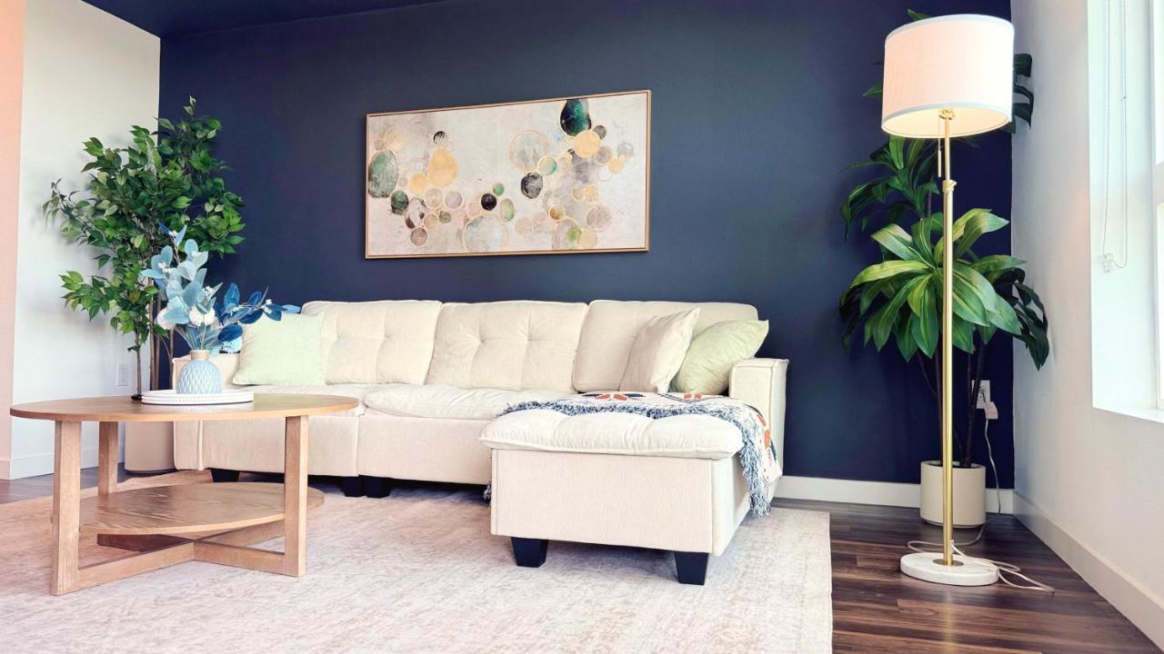 Hollywood Modern One-Bedroom - Walk to Walk of Fame Free Parking Pool & Gym - 3