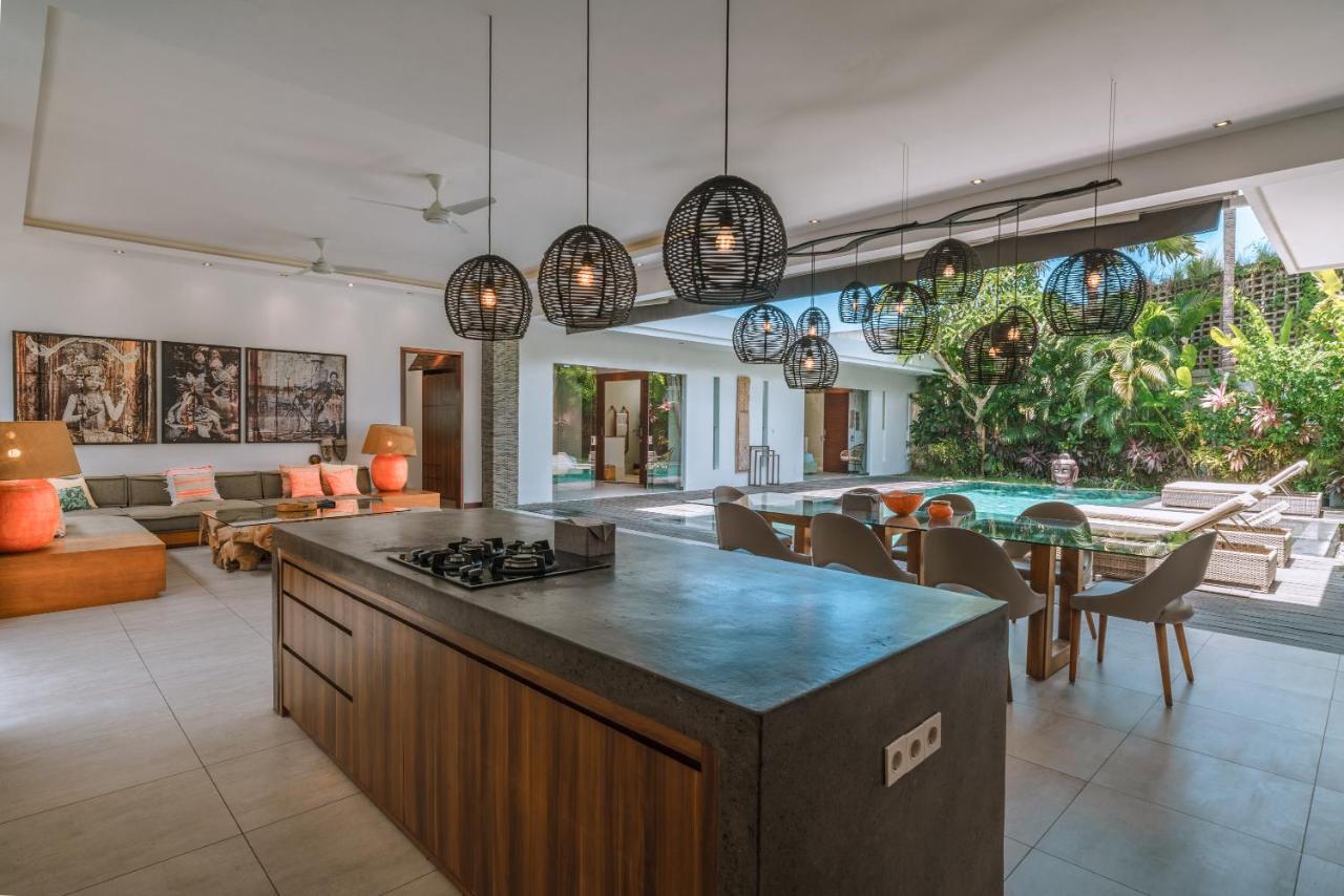 PROMO - 4 Bedroom Designer Villa 2 minutes to Berawa Beach & Finns - 5