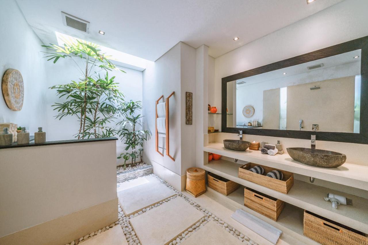 PROMO - 4 Bedroom Designer Villa 2 minutes to Berawa Beach & Finns - 3