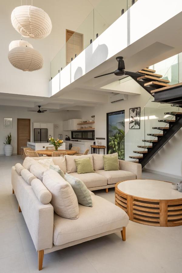 Spacious 3 bedroom villa - Walk to the beach