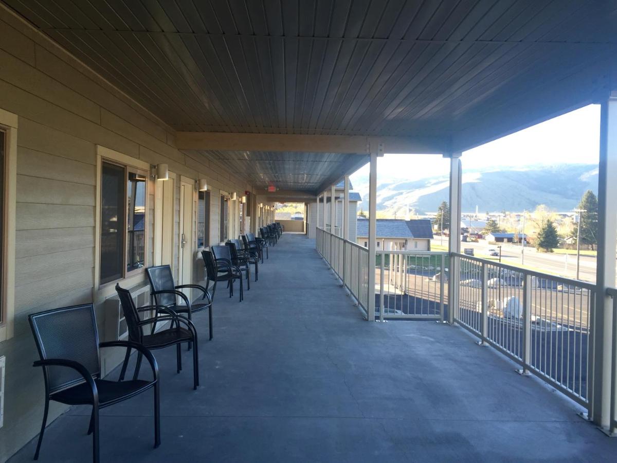 Yellowstone Big Rock Inn — photo 20