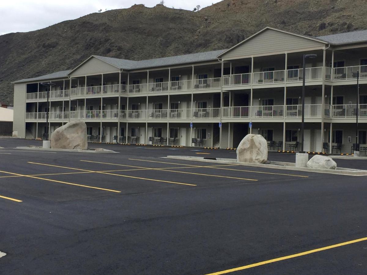 Yellowstone Big Rock Inn — photo 6