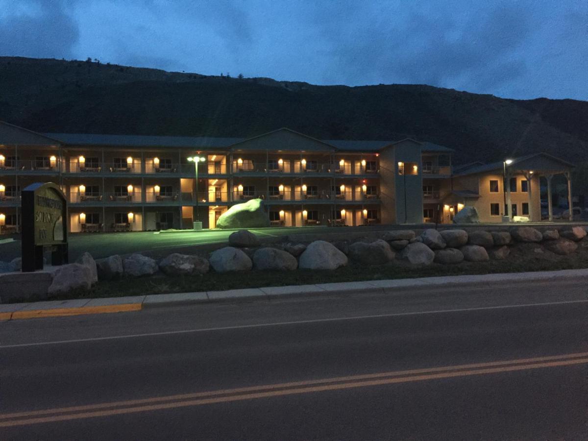 Yellowstone Big Rock Inn — photo 21