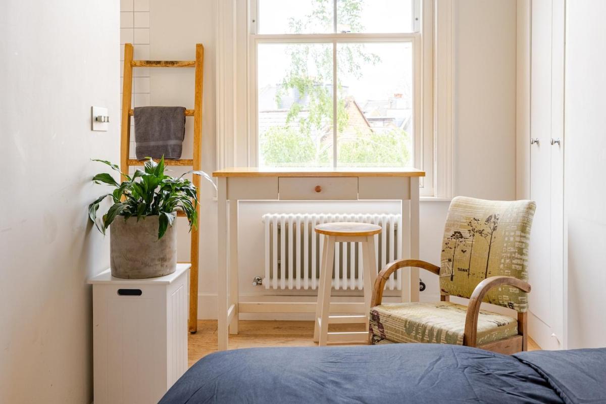 Charming Apartment Steps Away From Islington - 2