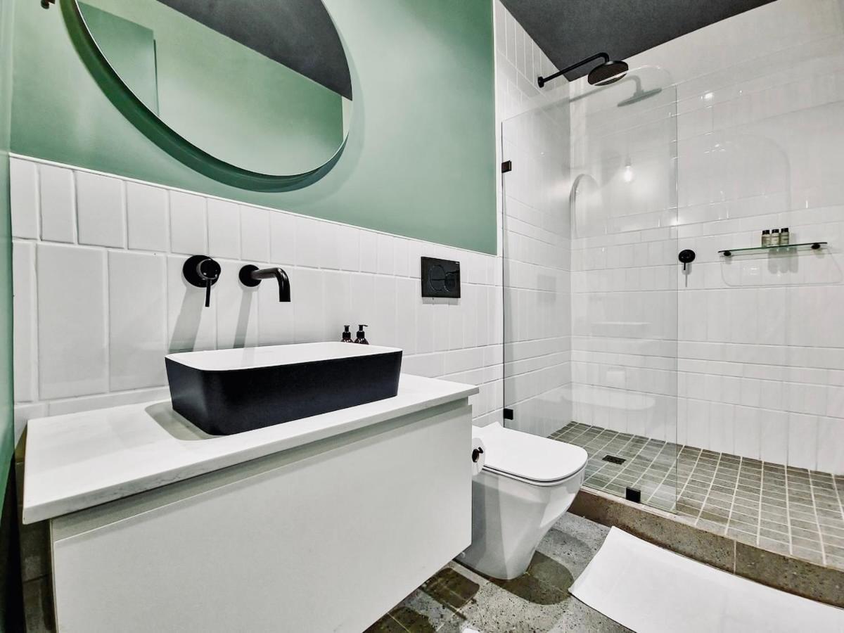 Stylish, new, pool, secure home in heart of CBD - 2