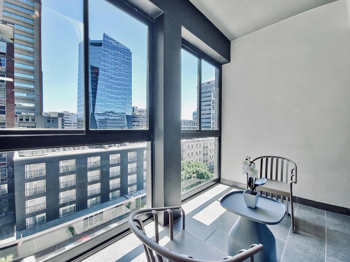 Stylish, new, pool, secure home in heart of CBD - 5