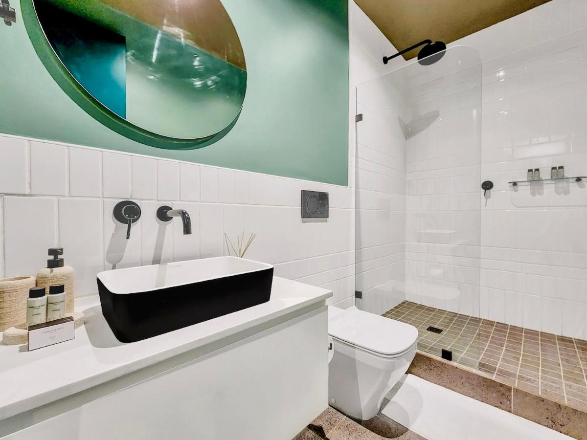 Chic Urban Apartment • Prime Cape Town Location - 2