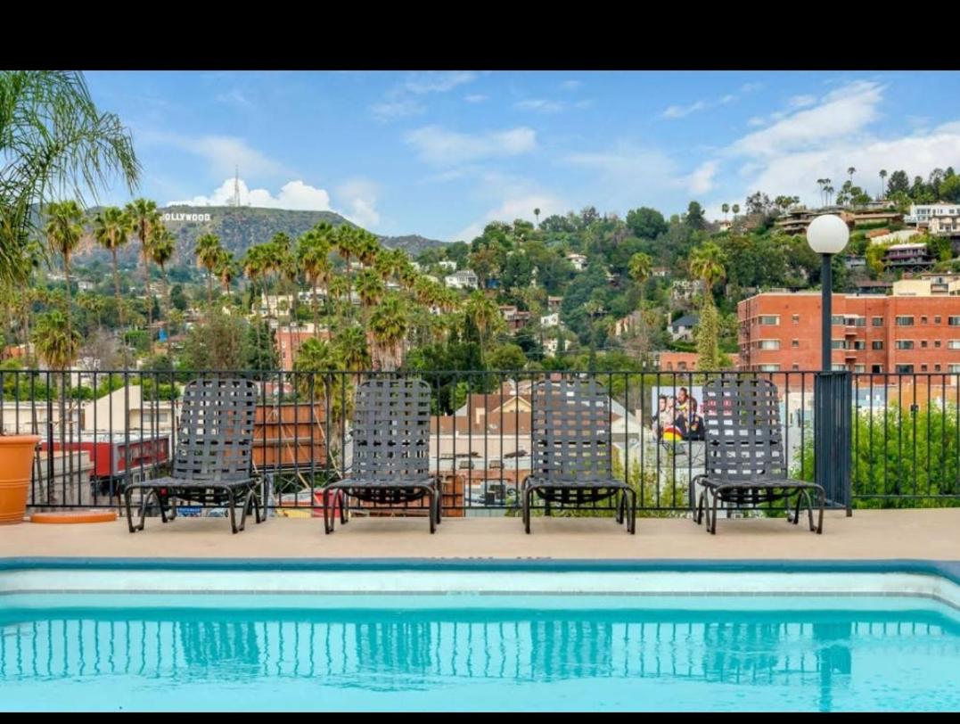 2BR Hollywood Apt with Rooftop Pool & Stunning Views - 4