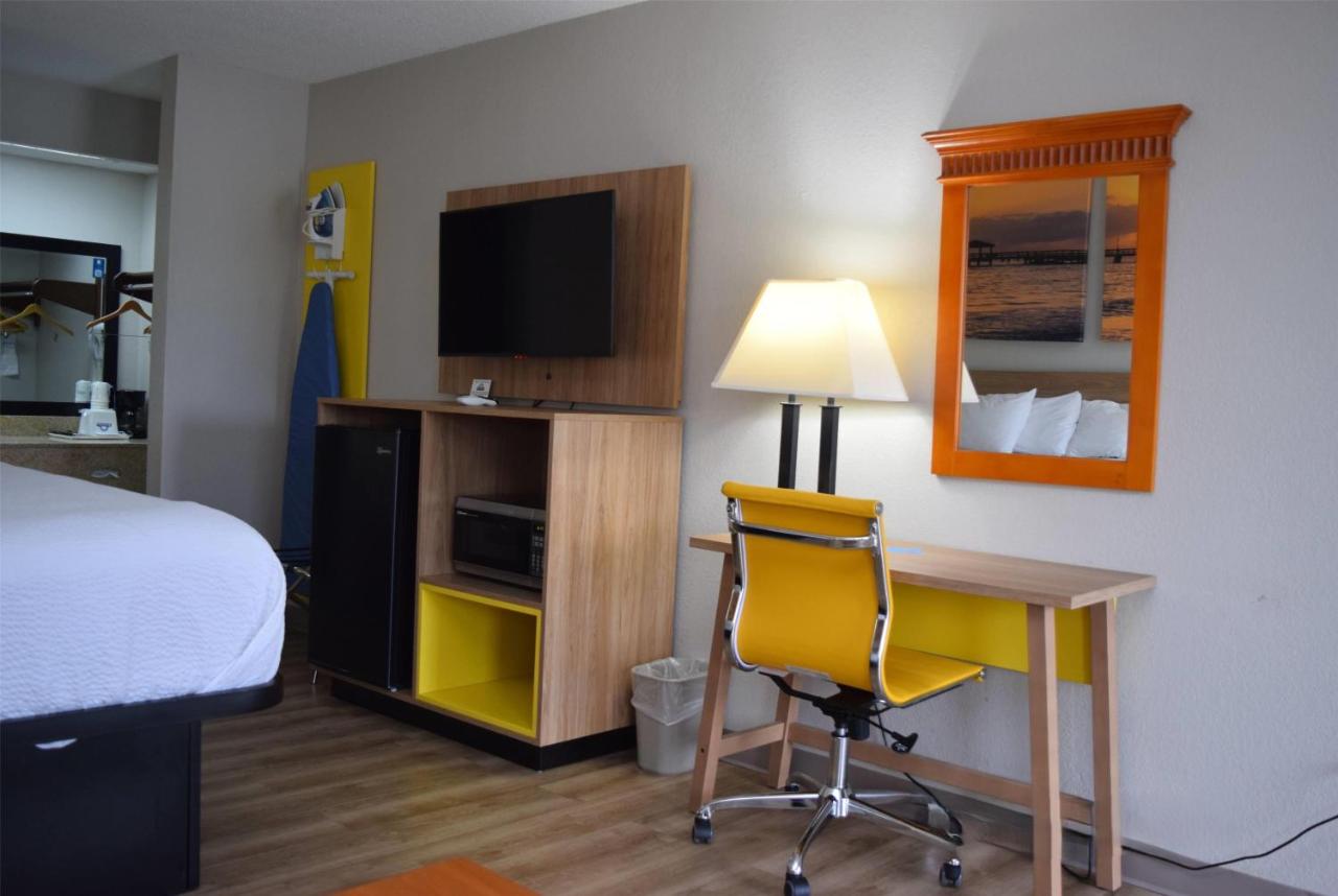 Daynite Inn — photo 18