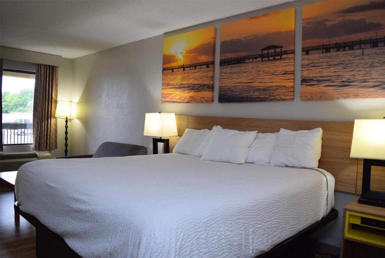 Daynite Inn — photo 20