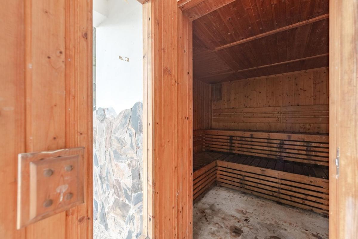 C195 Romantic 1BR Ocean Views Cozy & Bright - 3