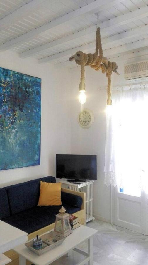 Mykonos Chora Apartment Near the Iconic Windmills - 5