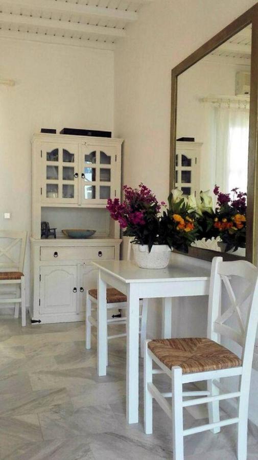 Mykonos Chora Apartment Near the Iconic Windmills - 4