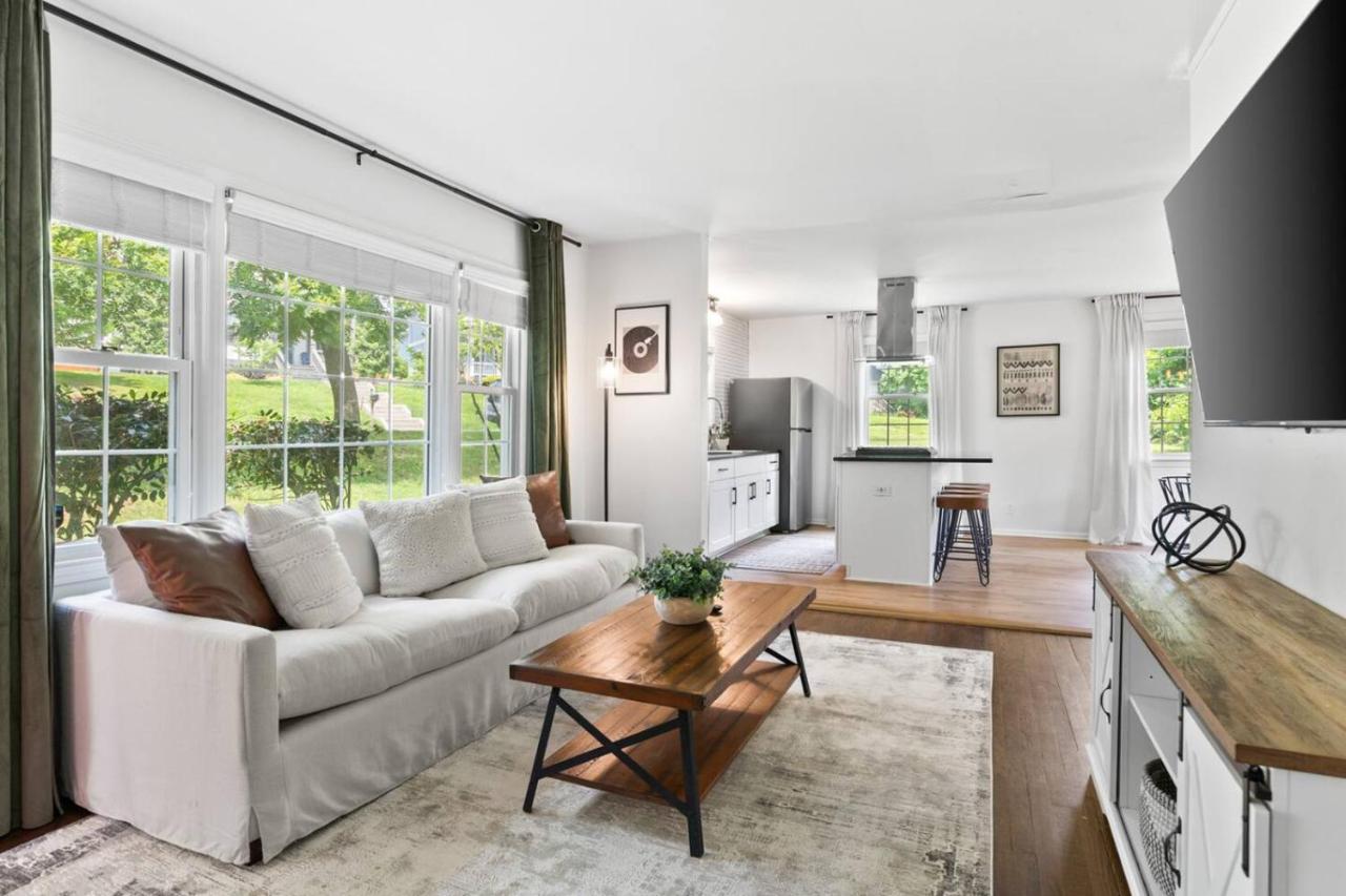 Cozy House in Trendy East Nashville with a Patio and Grill