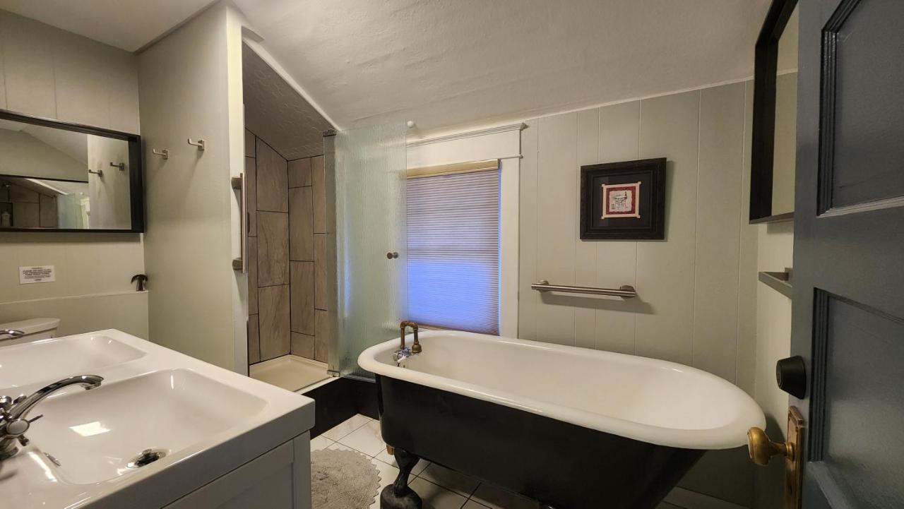Lakeview Hotel — photo 16