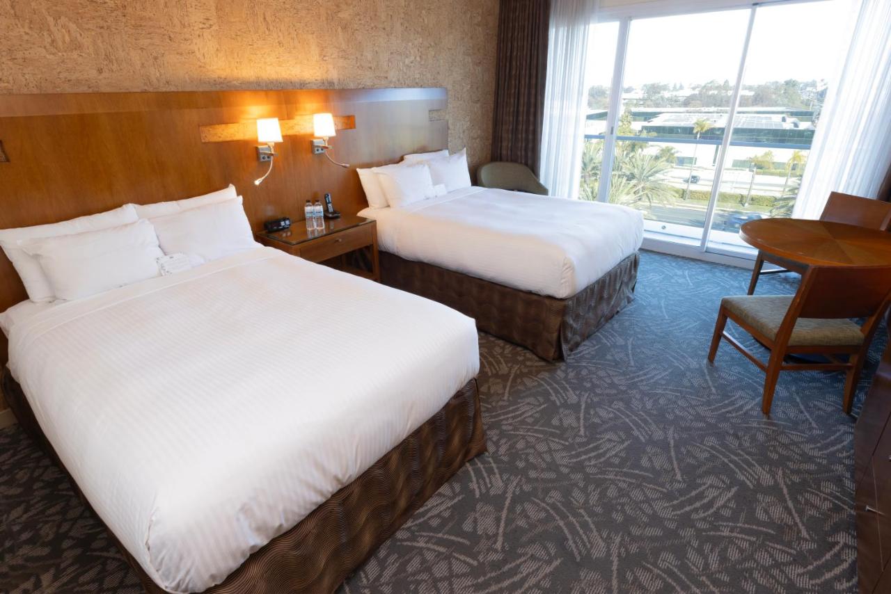 Miyako Hybrid Hotel Torrance — photo 2
