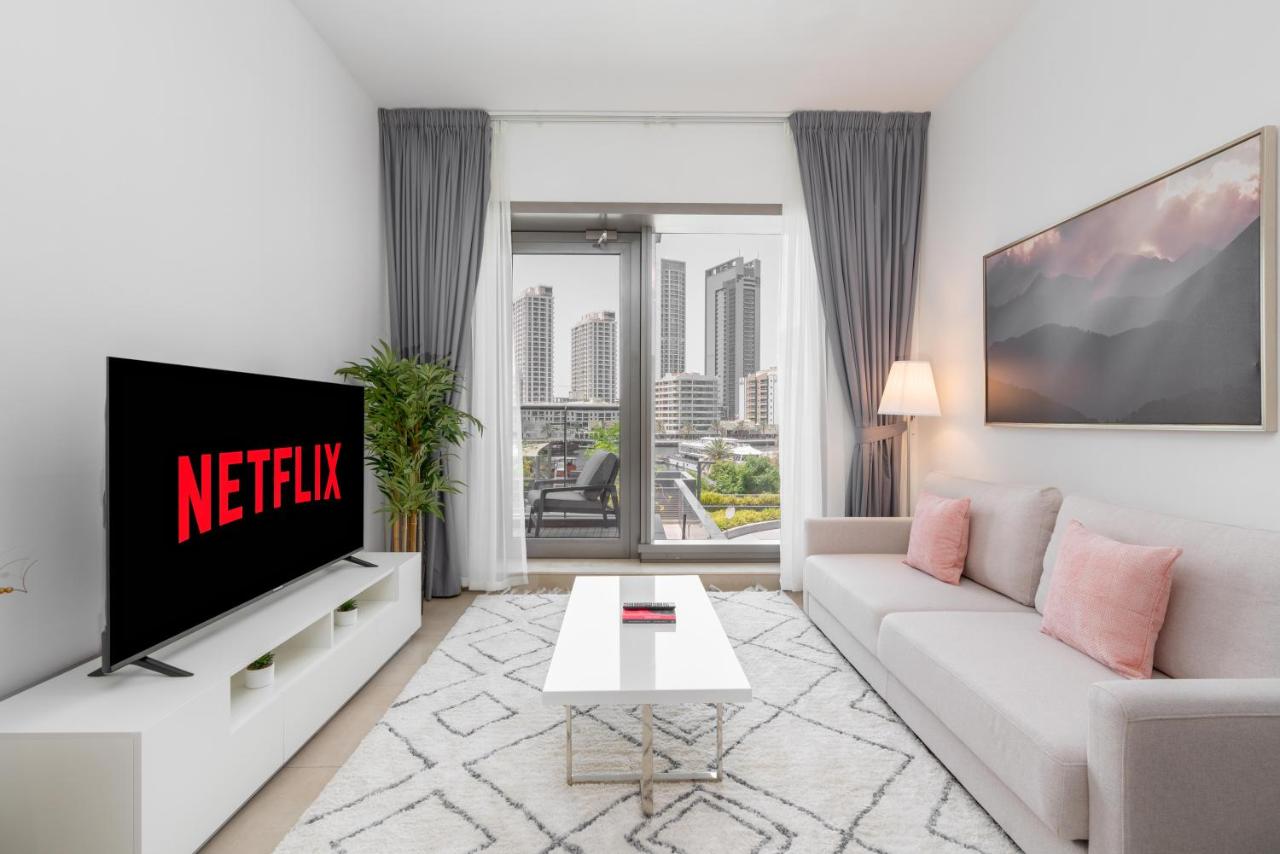 Gala Guests - Deluxe Sparkle Residences Dubai Marina