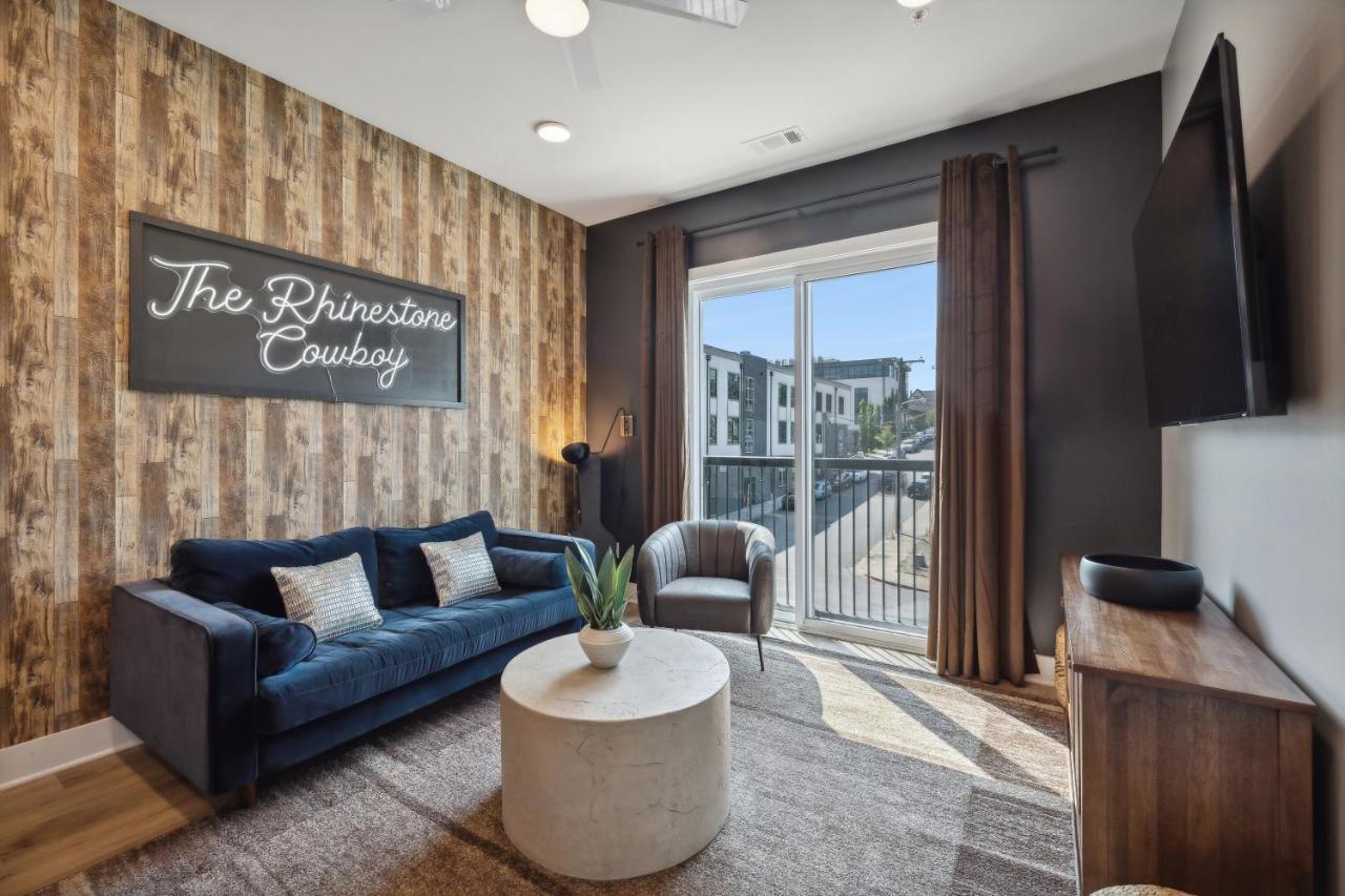 Rhinestone Cowboy in East Nashville, 5 minutes to Downtown and Broadway