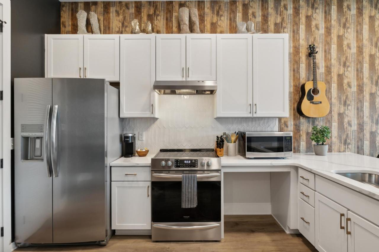 Rhinestone Cowboy in East Nashville, 5 minutes to Downtown and Broadway - 5