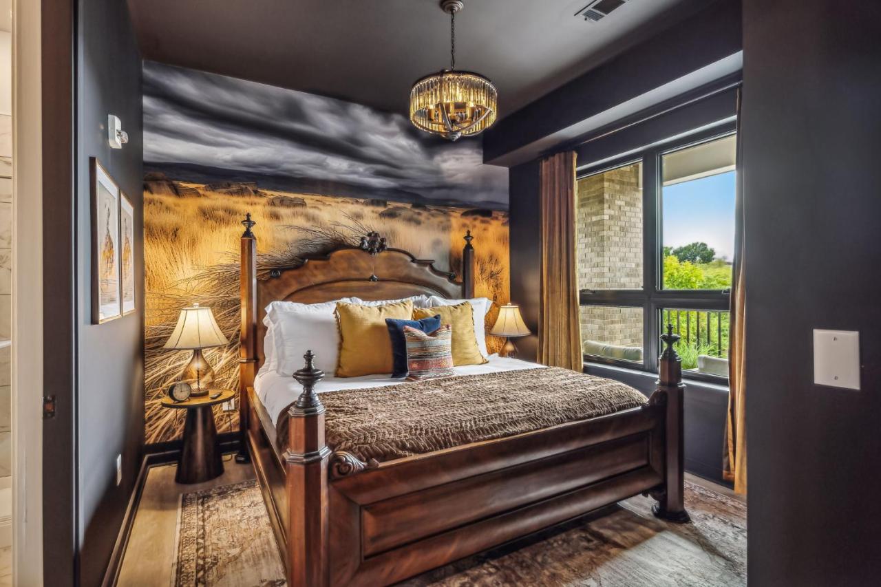 Let Er Buck on Music Row, Mins to Broadway with Pool, Gym, Balcony - 2