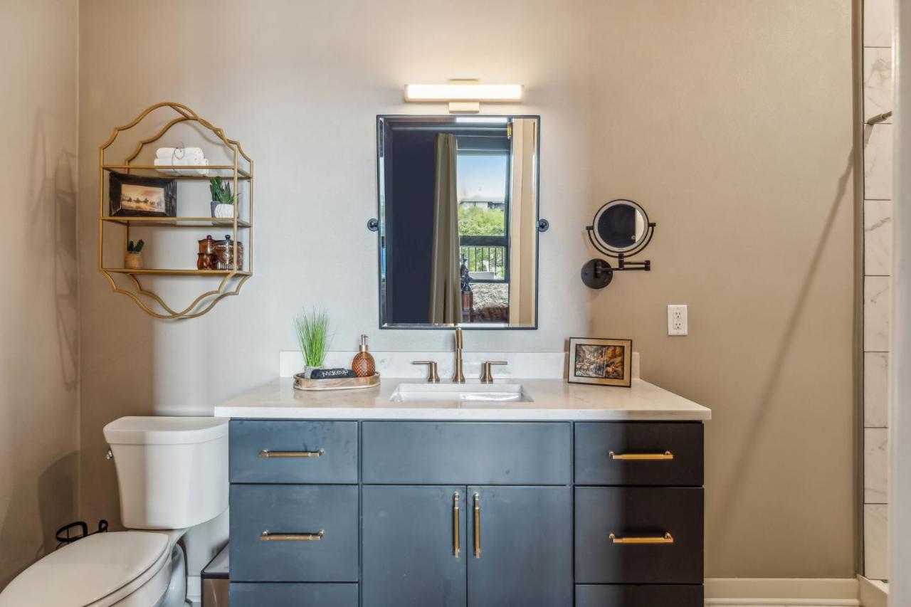 Let Er Buck on Music Row, Mins to Broadway with Pool, Gym, Balcony - 3