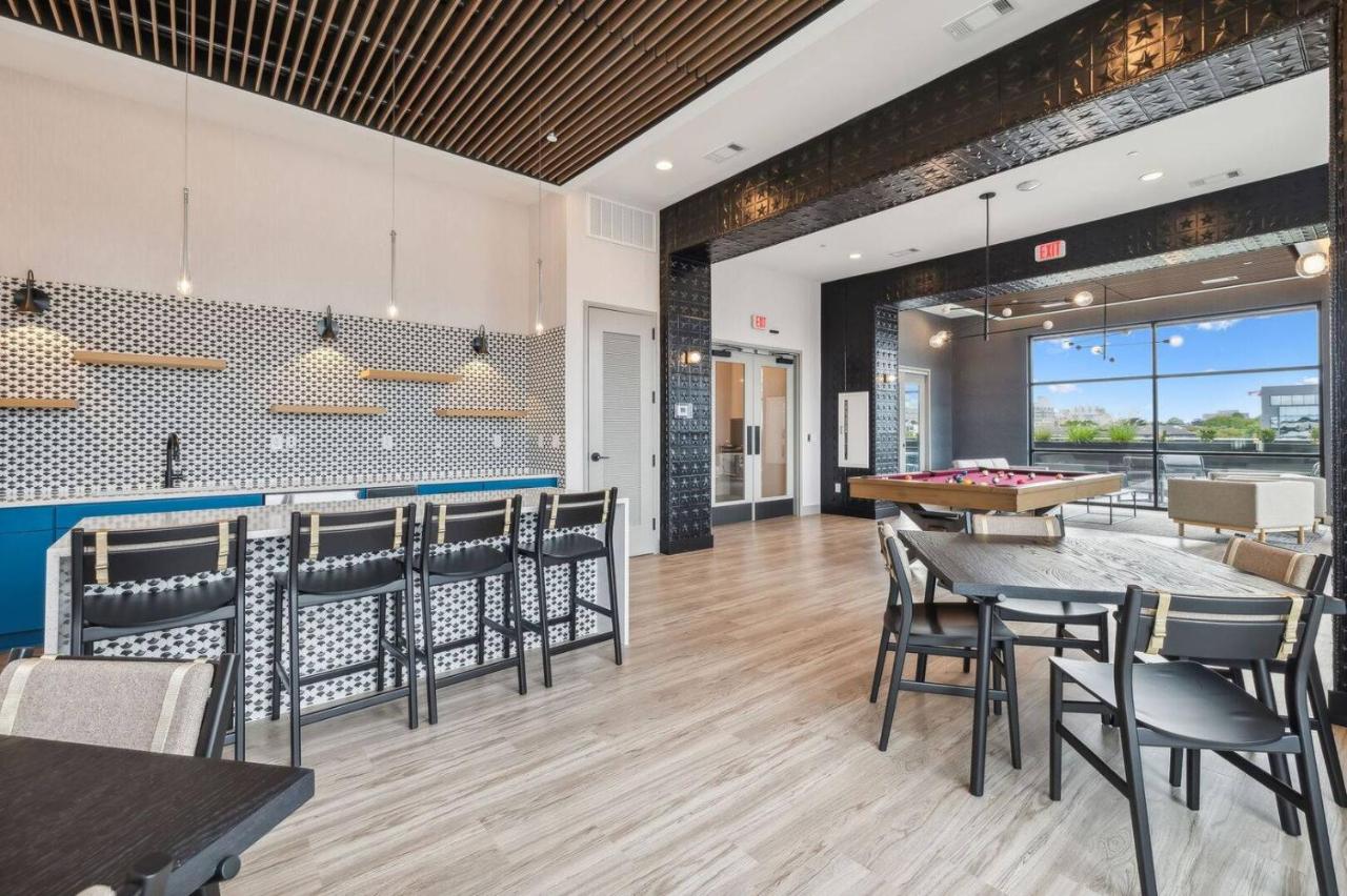 Let Er Buck on Music Row, Mins to Broadway with Pool, Gym, Balcony - 5