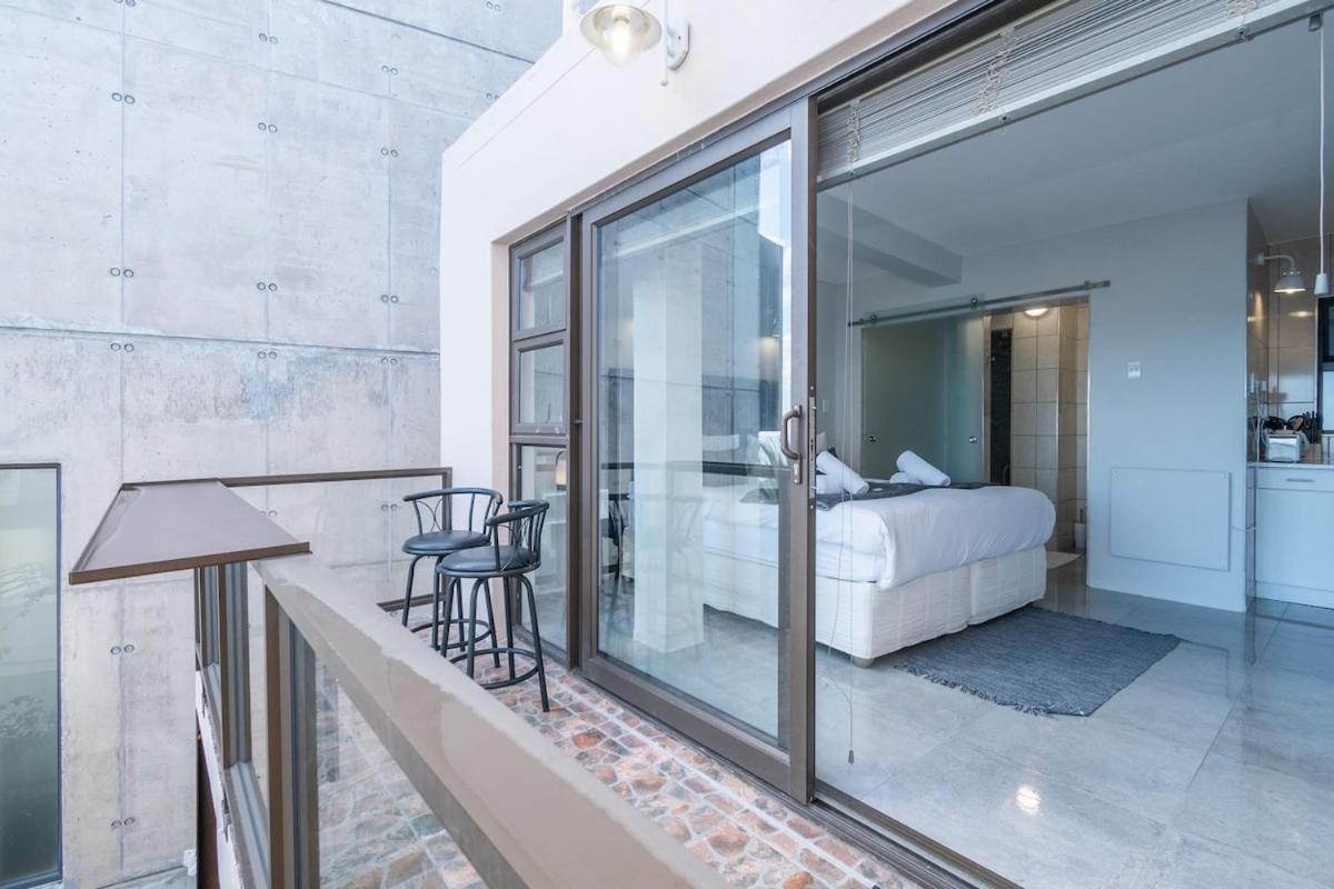 Oceanview Studio In Bantry Bay - 5