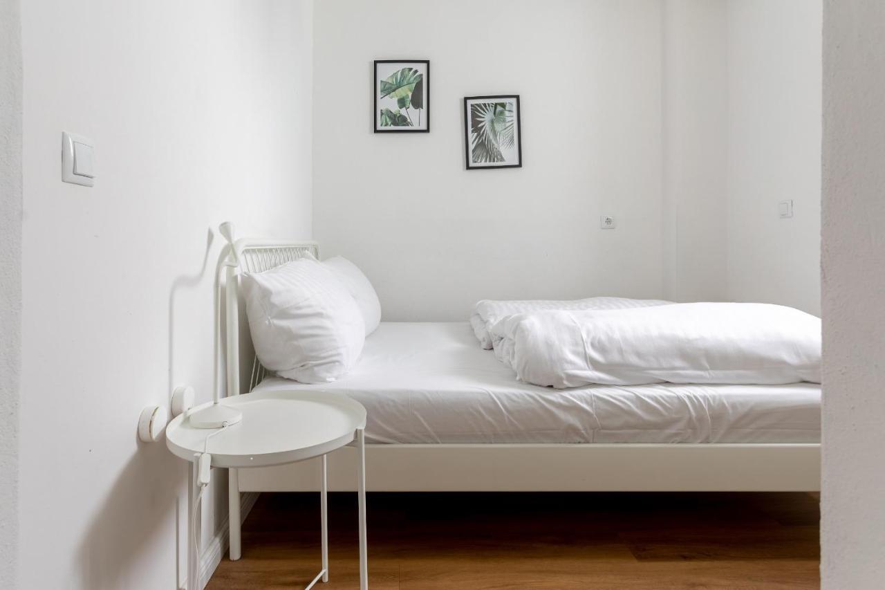 Global Living - Design Apartment I Central I Beamer I Kitchen I Terrace I Berlin - 2