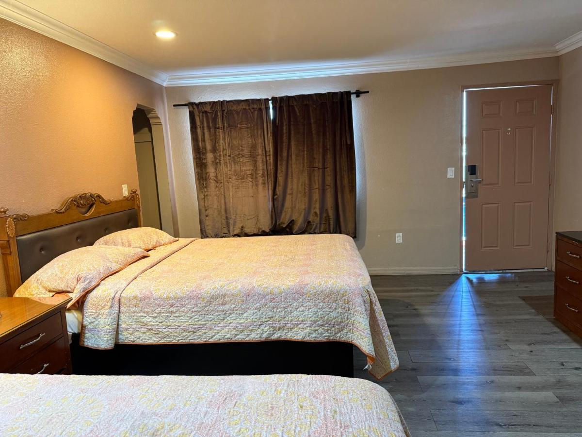 La Petite Rouge Motel — photo 13