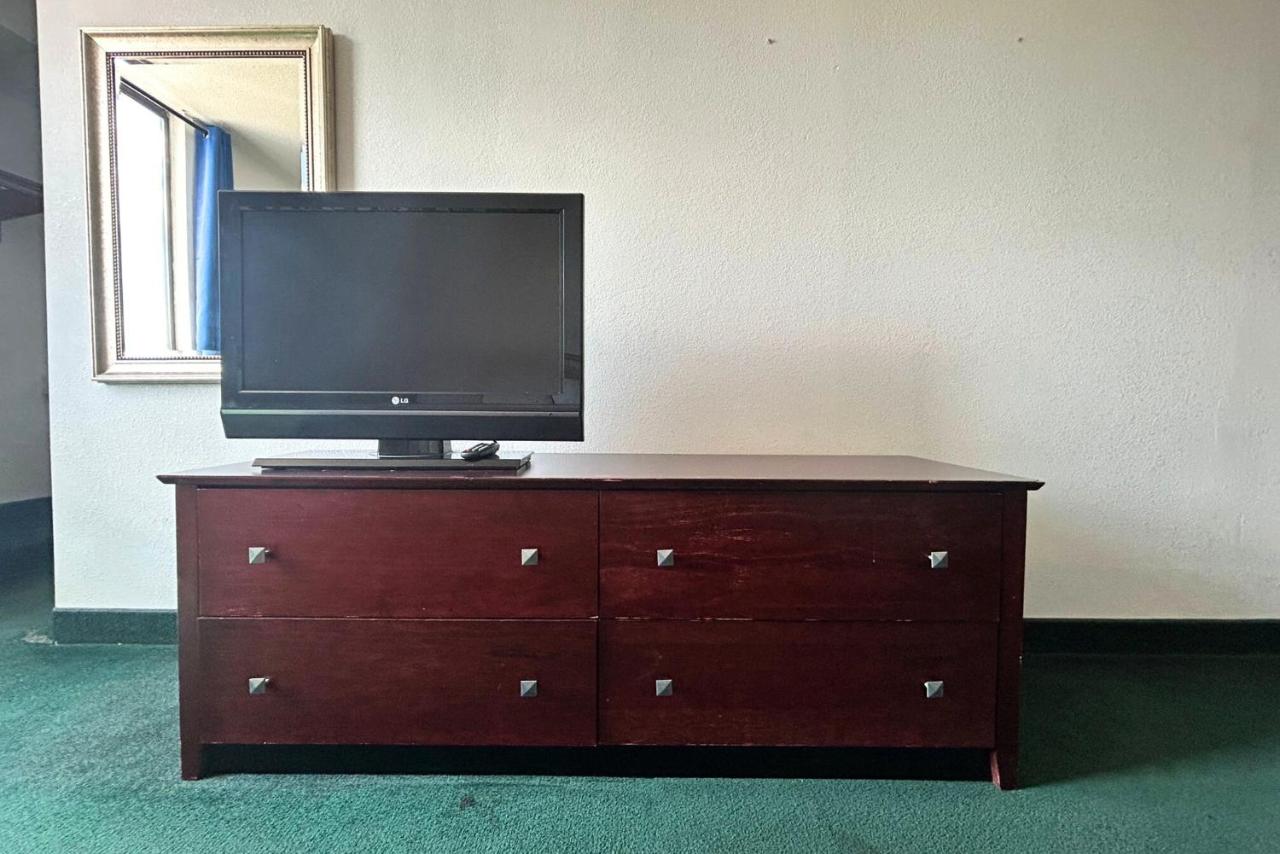 Key Inn Roseville — photo 12