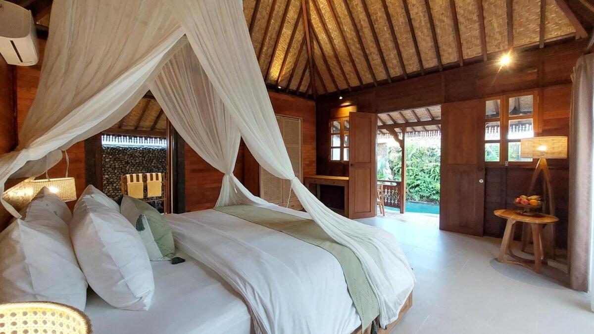 Chic 1BR Romantic and Private Pool at Puri Bhawana - 2