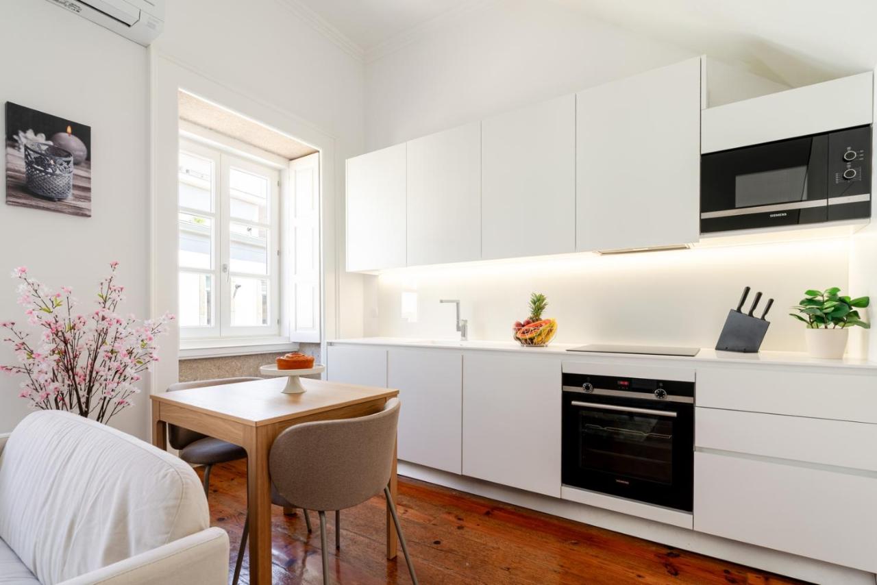 Bright Flat in Historic Foz House by HostWise - 3