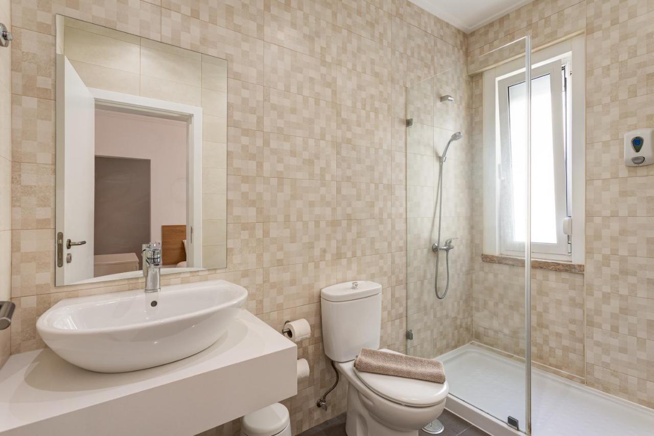 Home Out Rooms & Apartments - 3