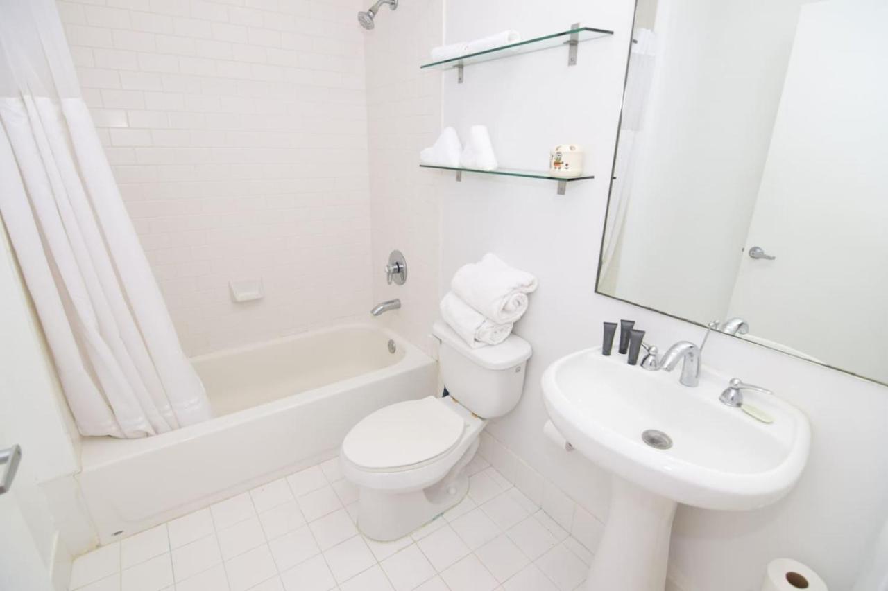 Light-Filled Apt Steps to Beach Convention Center - 3