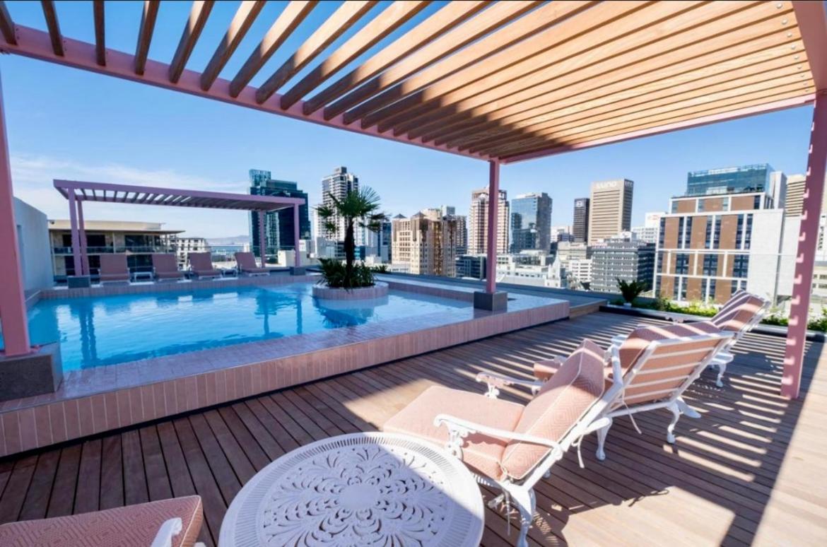 Bright & Chic Studio at The Rose - 3