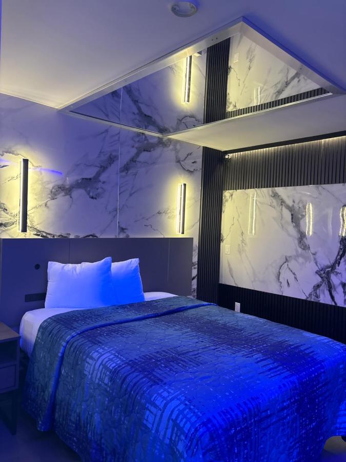 Marina Hotel Brooklyn-Broadway - 2