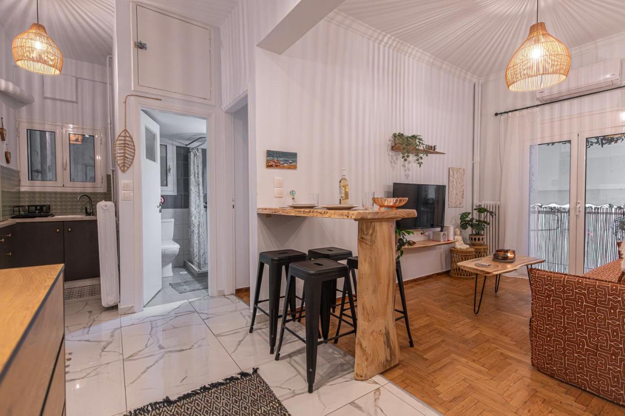 Cozy Apartment in Exarchia, Walk to Athens Museum - 4