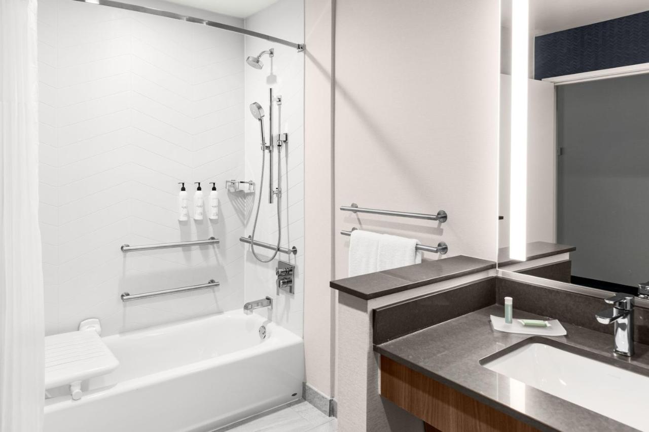 Fairfield Inn & Suites Austin Downtown - 3