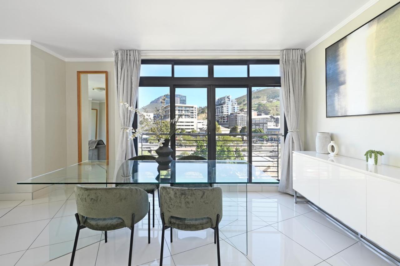 Shaya - Stylish 2BR in De Waterkant Mountain & City Views - 4