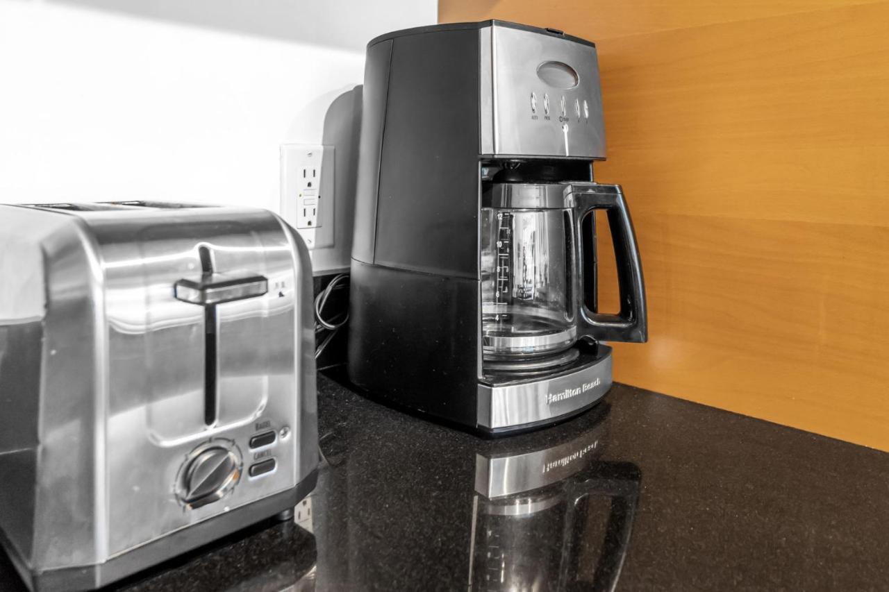 Brickell Nights, Icon Lights 1BR Luxe Stay - 5