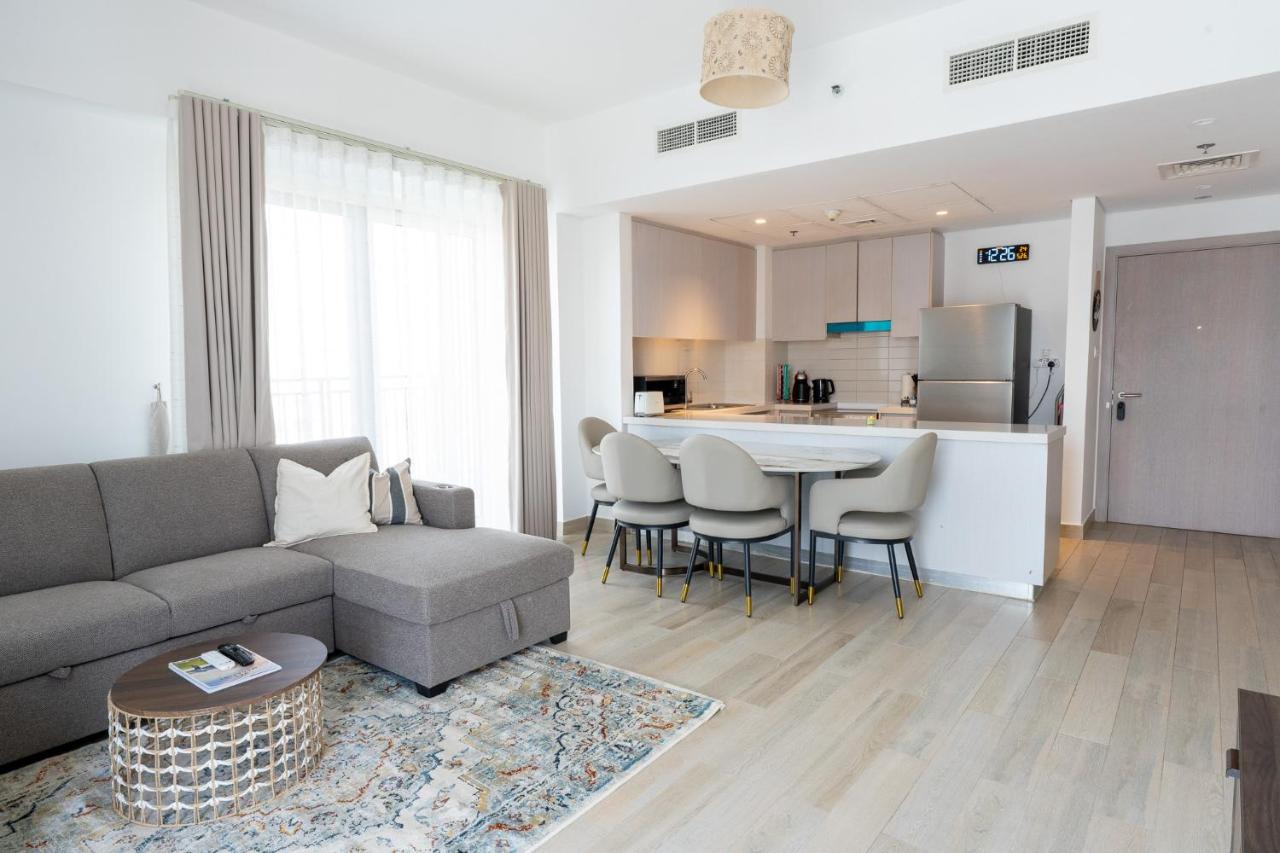 Luxury Waterfront 3BR, Pool, Canal Views! Yas Island - 3