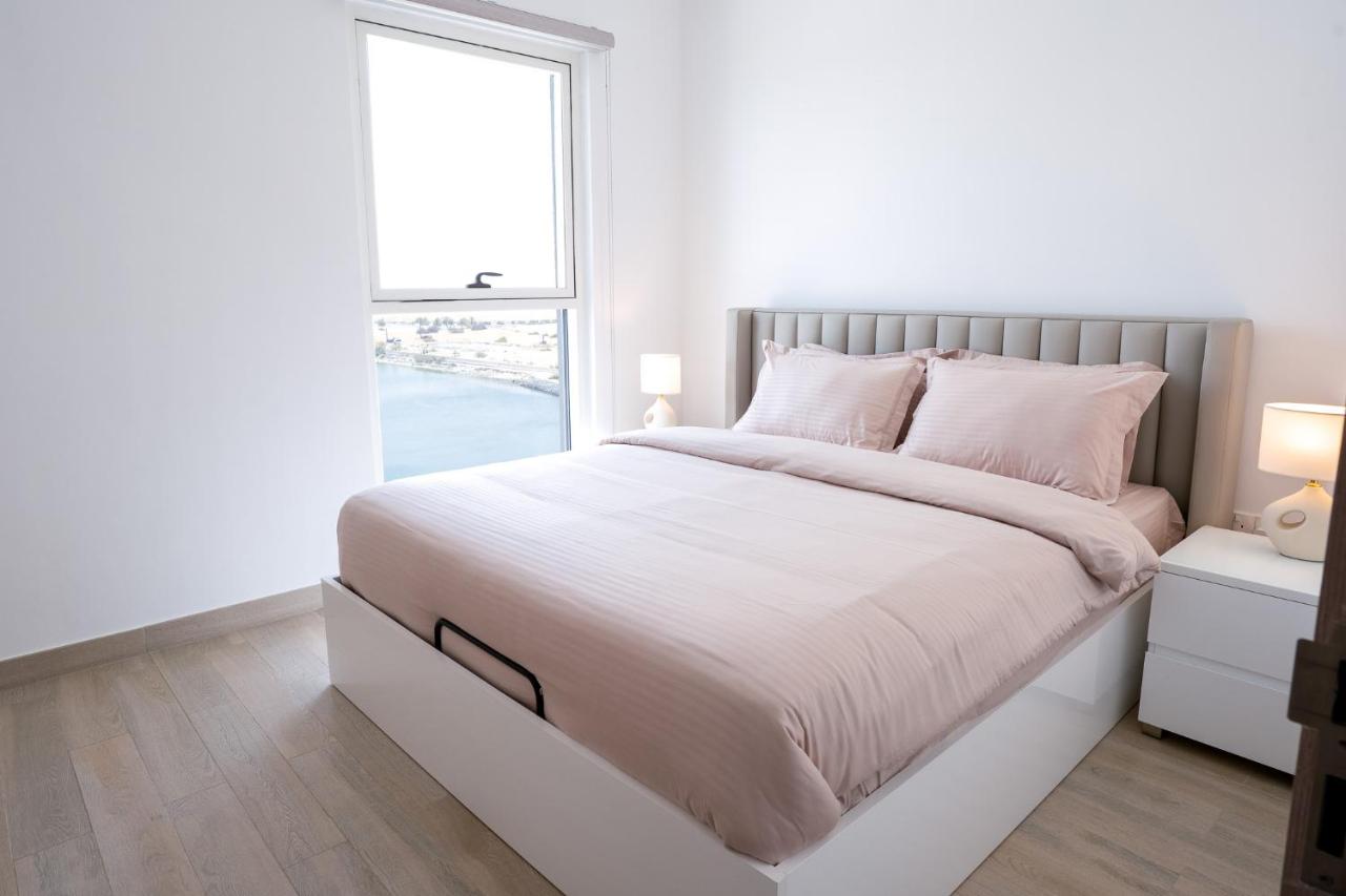 Luxury Waterfront 3BR, Pool, Canal Views! Yas Island - 5