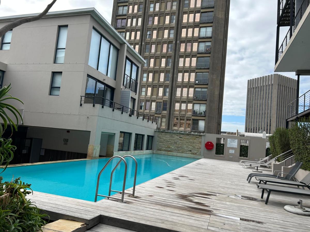 Upmarket Studio Apartment in Cape Town City Centre - The Adderley - 3