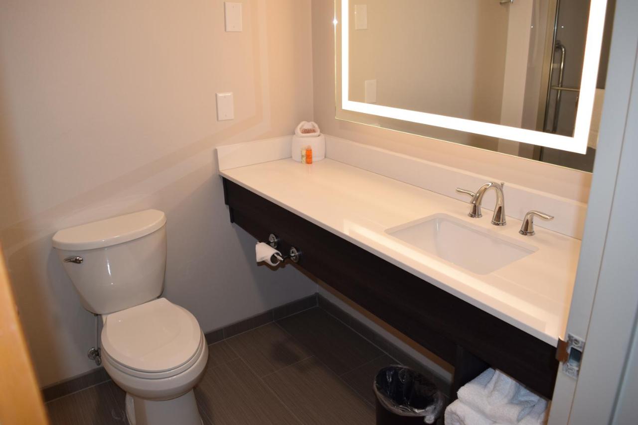 BridgePointe Hotel & Marina — photo 3